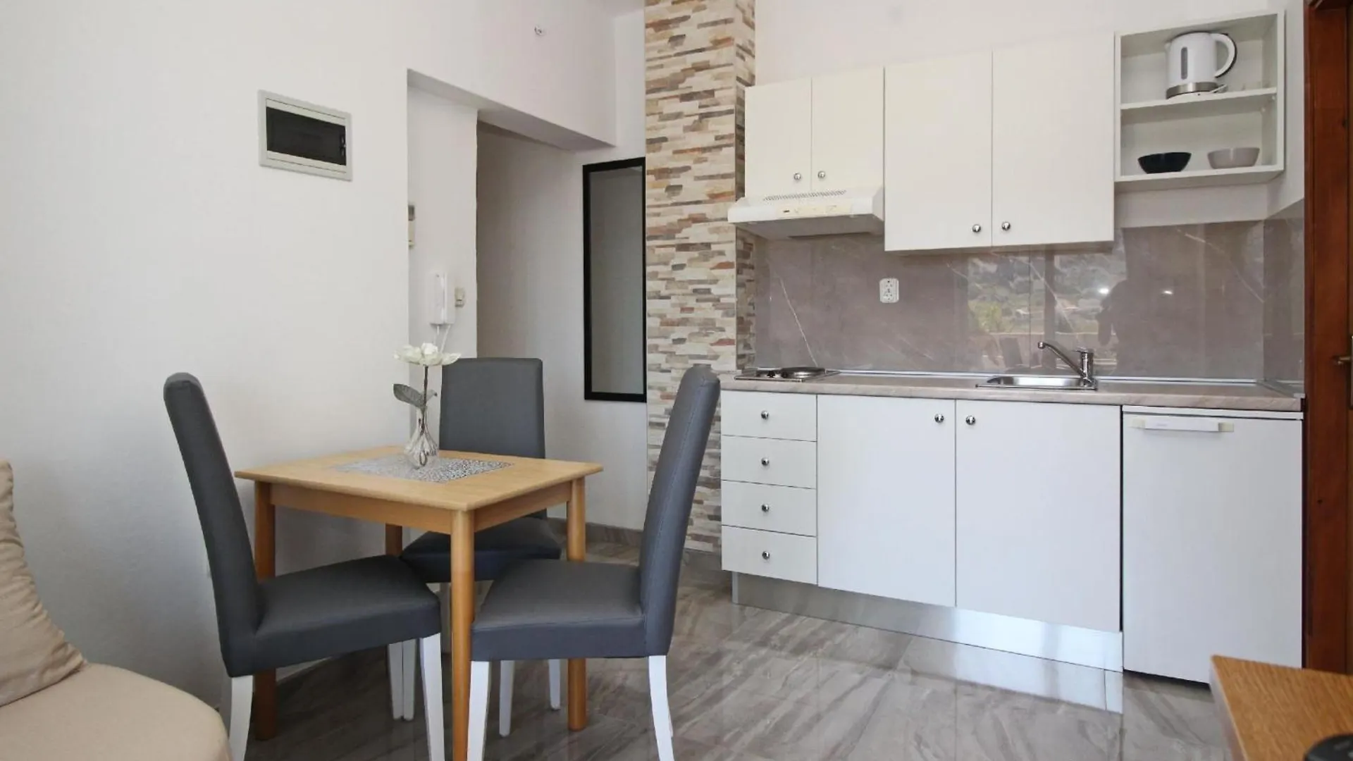 Gemuetliches Appartement In Baska Mit Eigenem Balkon